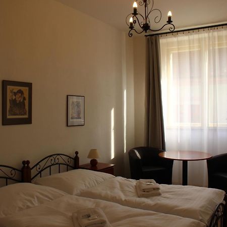Hotel Cerny Kun Louny Buitenkant foto