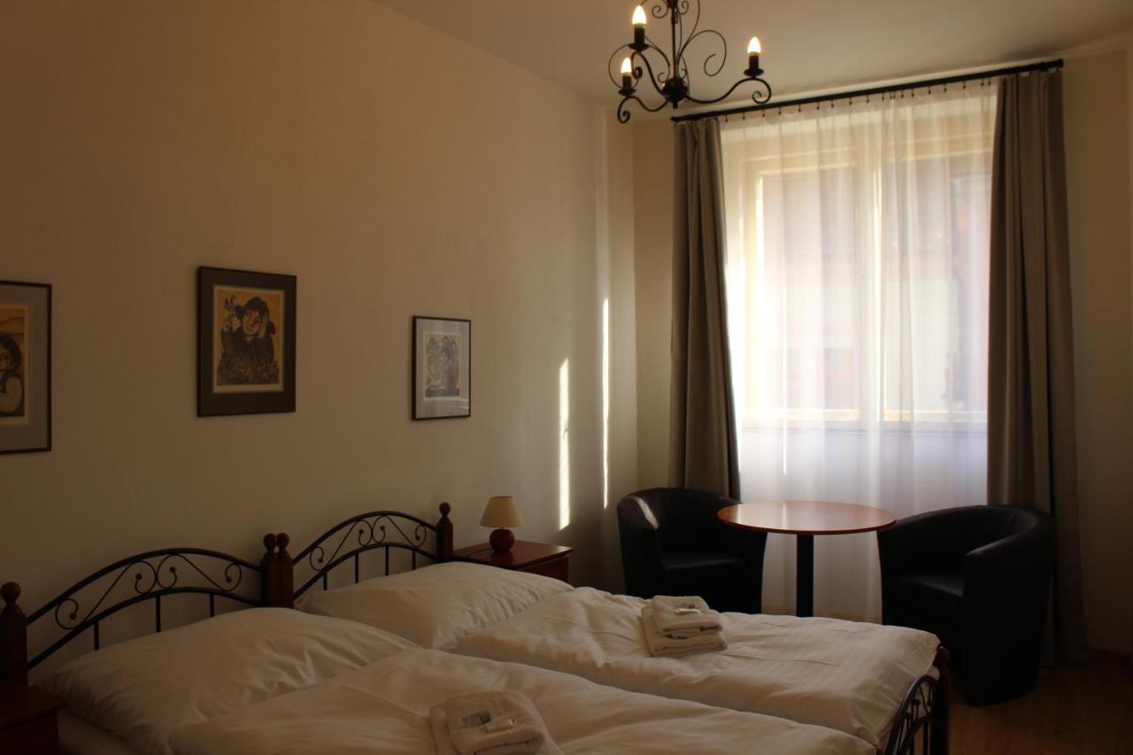 Hotel Cerny Kun Louny Buitenkant foto