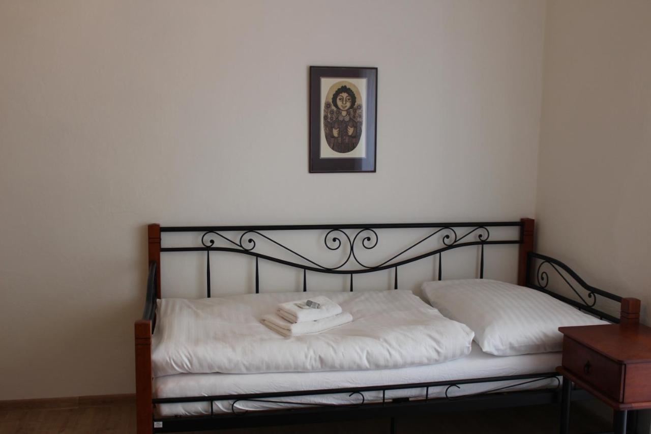 Hotel Cerny Kun Louny Buitenkant foto