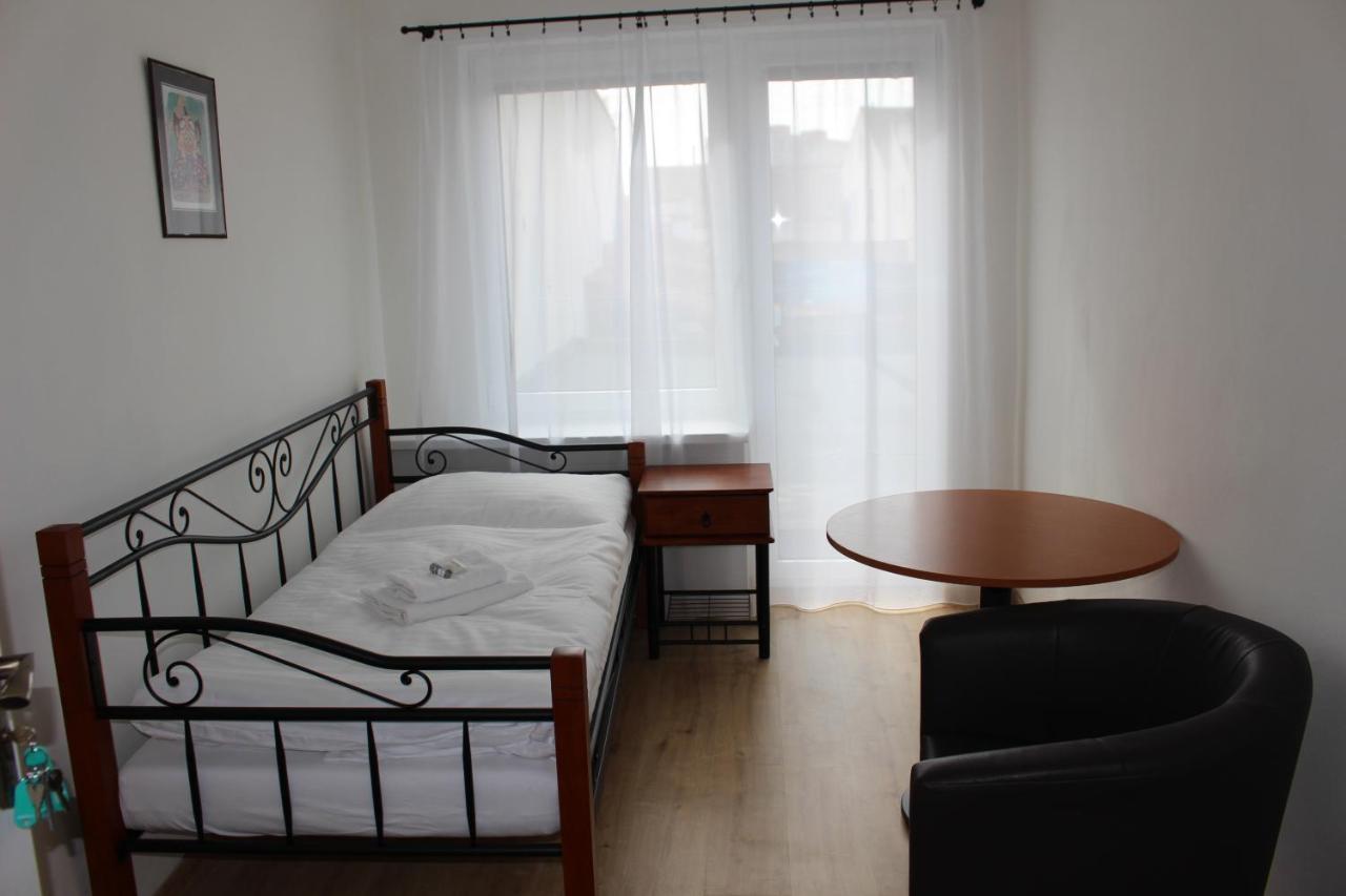 Hotel Cerny Kun Louny Buitenkant foto