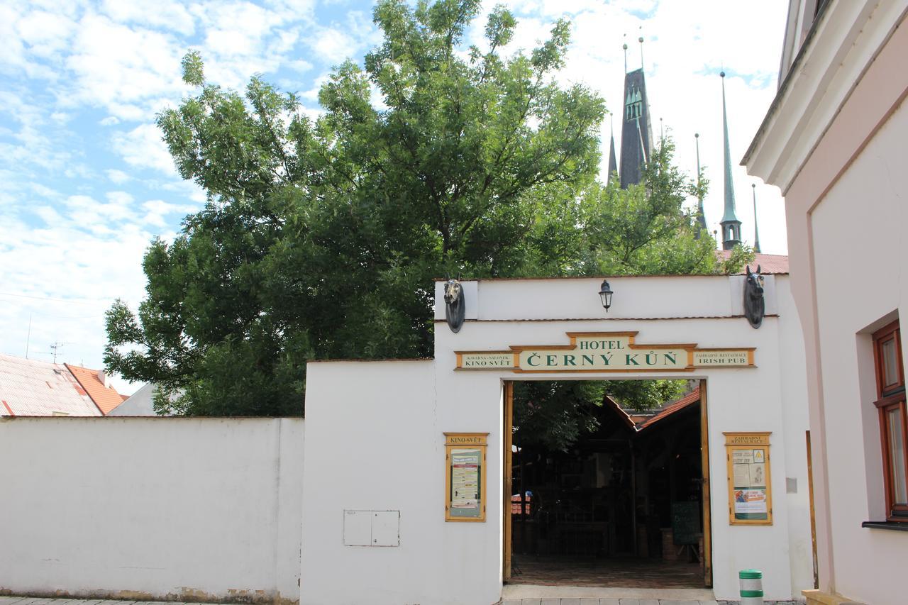 Hotel Cerny Kun Louny Buitenkant foto