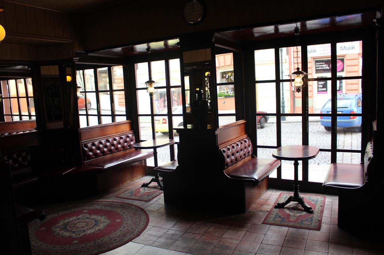 Hotel Cerny Kun Louny Buitenkant foto