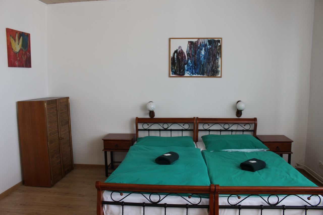 Hotel Cerny Kun Louny Buitenkant foto