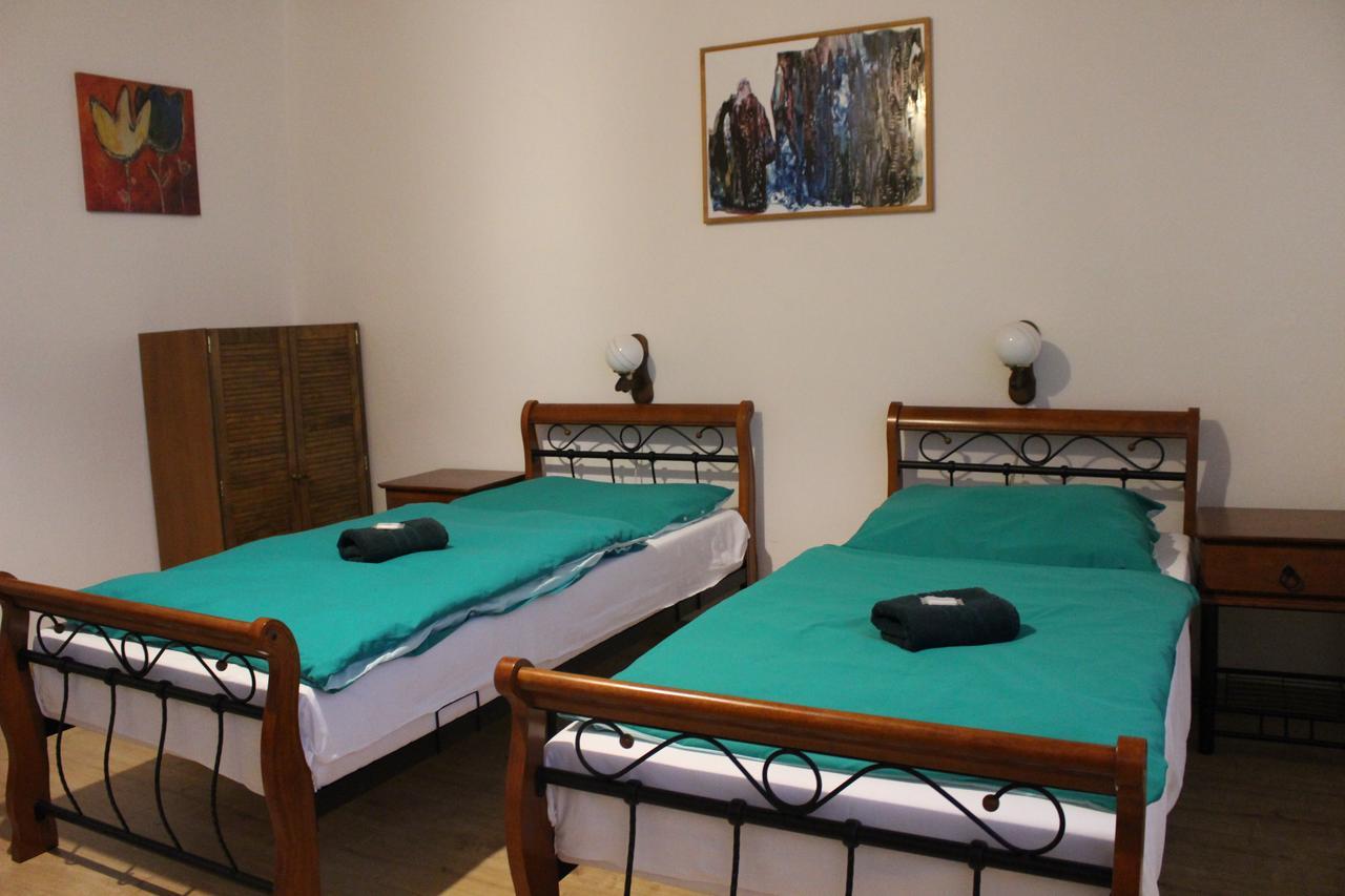 Hotel Cerny Kun Louny Buitenkant foto